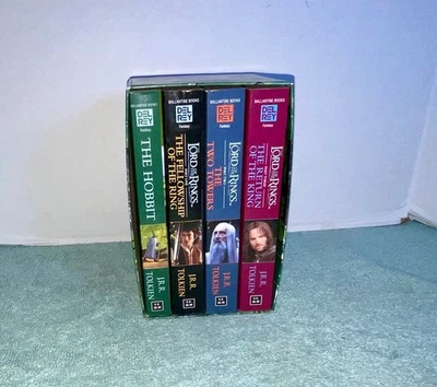 The Lord Of The Rings JRR Tolkien Box Set 4 Books 2001 Paperback Foto 1 de 4