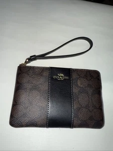 Coach Corner Zip Wristlet Brown - Picture 1 of 7