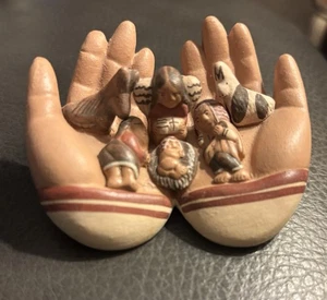 Krippe Mini Heilige Familie in schalenförmigen Händen Peru Handarbeit/geschnitzt 3 x 2,5" Unikat - Bild 1 von 6