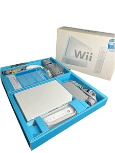 Pacchetto console videogiochi Nintendo Wii Wii completa di scatola - TESTATA NO GIOCO - Foto 1 di 15