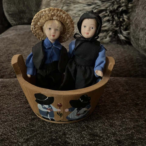 Amish 6 “ Dolls & Wooden Basket Cover