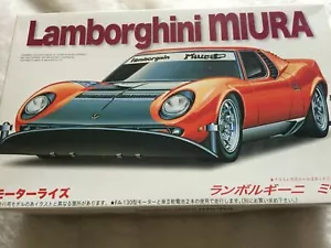 Fujimi 1/32 Lamborghini Miura Kit - Picture 1 of 2