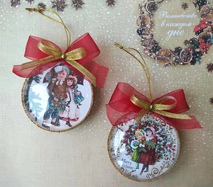 Christmas Hanging Ornament Navidad Decor Handmade Vintage Style Medallion 2Ball - Picture 1 of 7