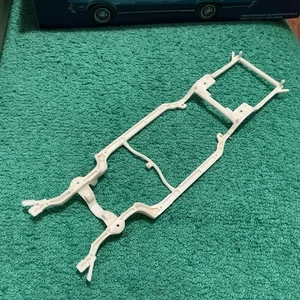 Maßstab 1 25 Modellteile 68 Chevy El Camino nur Chassis (887  - Bild 1 von 5