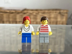 Minifiguras LEGO Town de colección mujer minifigura collar dorado pelo rojo + hombre a rayas - Imagen 1 de 6