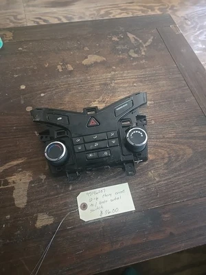 2012 2013 2014 2015 2016 CHEVROLET CRUZE AC Control OEM 95146207 - Image 1 of 4