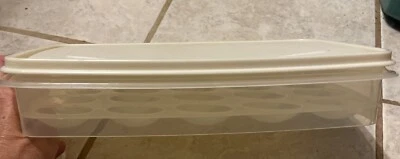 Контейнер для хранения пищевых продуктов Rubbermaid Deviled Egg Keeper 20 яиц.  - Изображение 1 из 4