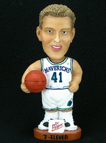 Dallas Mavericks 2001 Dirk Nowitzki SGA bobblehead bobble Body Solutions 03/11 Cover