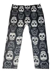 No Boundaries Size XL Sugar Skull Crop Leggings Black & White Capri Gothic EUC - Picture 1 of 11