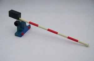 PLAYMOBIL (W446) TRAINS - Barrière Passage à Niveau avec Support 4383 (Jauni) - Picture 1 of 1