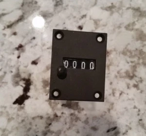 VEEDER ROOT 4 DIGIT PULSE COUNTER 177004-150 115VDC 4840 OHMS 2.5W - Picture 1 of 4