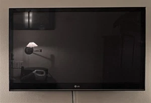 LG 42PW350 42 INCH PLASMA TV - Picture 1 of 5