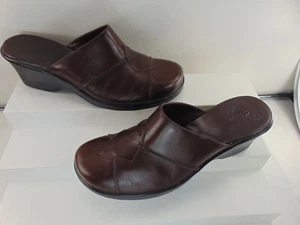 CLARKS (MADE IN BRAZIL) BROWN MID HEEL MULE CLOG PUMP 6 1/2 M $125.00! - Picture 1 of 9