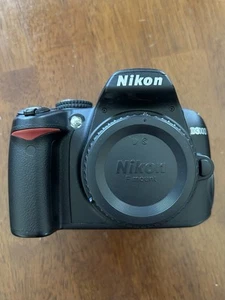 Nikon D3000 10.2MP Digital SLR Camera Body Only Low Shutter Count 1289!! - Picture 1 of 9