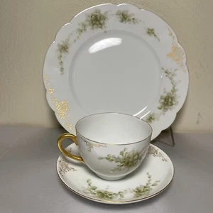Antike handbemalte grüne Blumen vergoldet Bone China Teetasse Untertasse Dessertteller - Bild 1 von 15