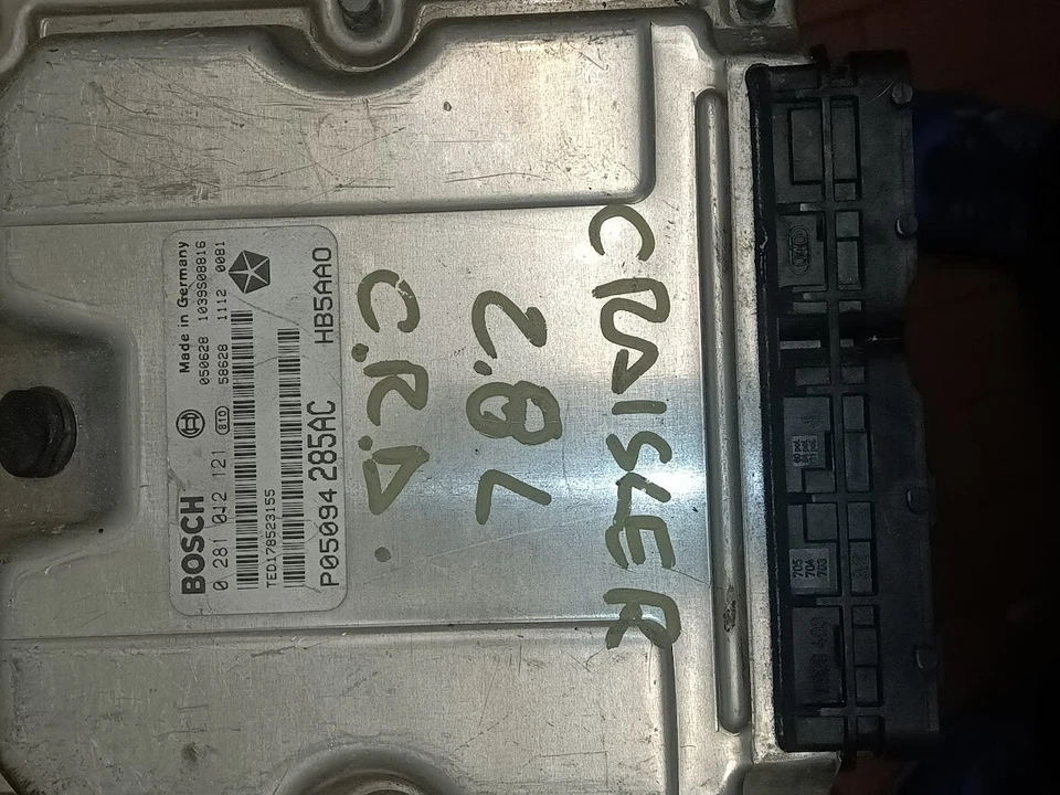 centralina motore  CHRYSLER VOYAGER 0281012121 - Immagine 1 di 1