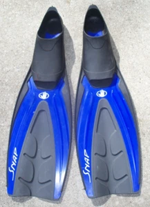 BODY GLOVE DIVING SWIM FINS FLIPPERS MADE IN ITALY SIZE 6-7 - Picture 1 of 4