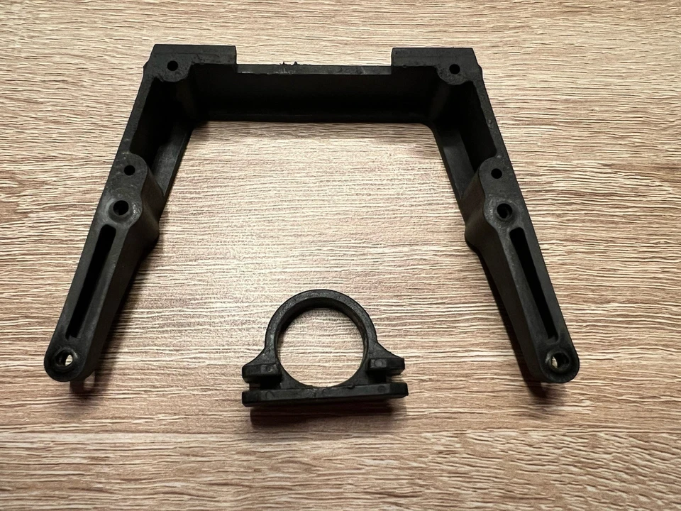 Soporte de chasis delantero vintage Losi LST2 LOSB2102 CON anillo de retención diferencial - usado Foto 1 de 1