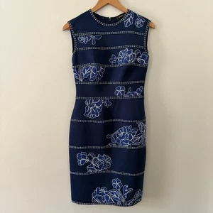 Tadashi Shoji Kitami besticktes ärmelloses Etuikleid in blau Neopren Gr. S - Bild 1 von 13