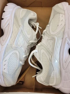 Nike V5 RNR White Black Women Casual Lifestyle Sneakers HQ7901-101 Size 8 New - Picture 1 of 6