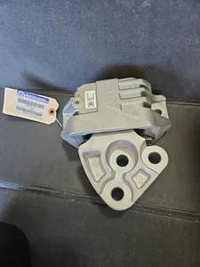 68253038AD LH Transmission Mount Jeep Compass 2.4 2017-2022 Genuine Mopar - Picture 1 of 6