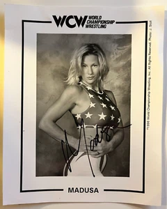Foto autógrafa firmada por Madusa WCW 8x10 lucha libre WWF WWE - Imagen 1 de 3