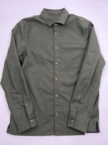 Lululemon Herren Button Down Hemd On The Move Reißverschlusstasche Dark Army Green - Bild 1 von 9
