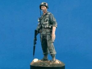 Verlinden 200mm (1/9) "The Grunt" US 82nd Airborne Soldier w/M16 in Vietnam 2422 - Picture 1 of 1