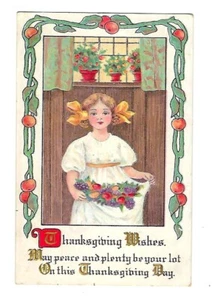 Postal de Acción de Gracias de 1914 niño pequeño con coletas sosteniendo fruta en relieve - Imagen 1 de 2