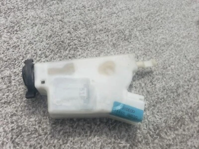 Infiniti M35 2006 actuador abridor de puerta de combustible OEM Foto 1 de 3