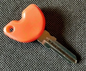 Piaggio aftermarket key cut from code or picture (red) - Picture 1 of 1