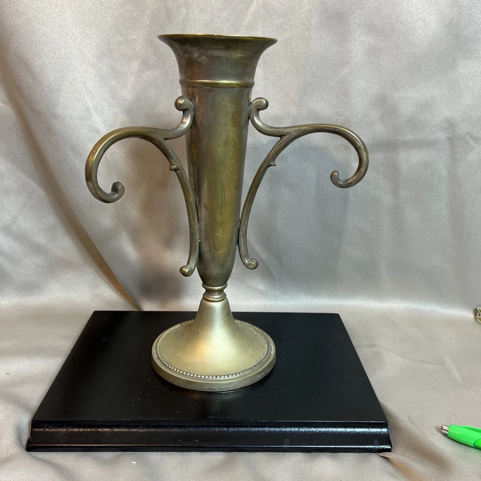 Jarrón plateado de 3 brazos se ve de latón de 10 pulgadas de alto y 8 pulgadas de ancho Foto 1 de 4