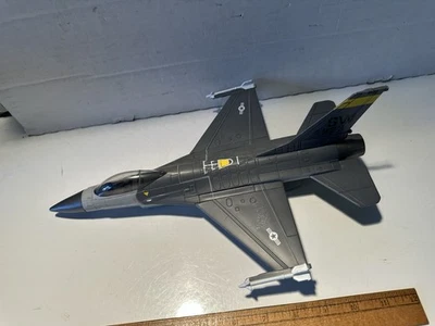 "Plástico Jet Fuerza Aérea USAF F-16C F-16 Avión Lucha Falcon General Dynamics 13""" Foto 1 de 4