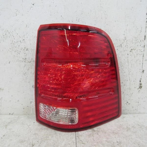 Luz trasera pasajero 4 puertas excluyendo Sport Trac compatible con 02-05 EXPLORER 2240940 Foto 1 de 4