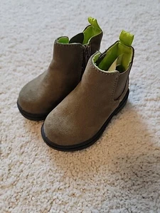 Baby Gap Chelsea Boots Olive Green Size 5 Toddler - Picture 1 of 7