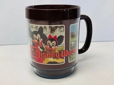 Taza de plástico vintage Walt Disney World Thermo Serv marrón 4" coleccionable BIN 1 Foto 1 de 4