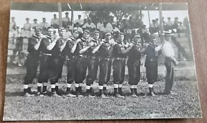What Cheer IOWA RPPC 1913 EQUIPO DE BÉISBOL POSANDO Juego Bill Anderson Colección IA - Imagen 1 de 2