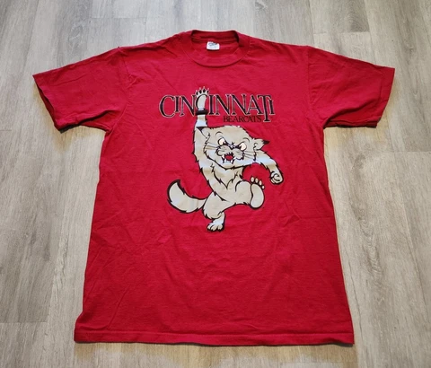 Vintage Cincinnati Bearcats Shirt Men's Medium Red Velva Sheen 1990s Mascot Cover