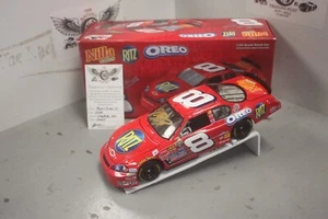 2006 Martin Truex Jr Oreo Ritz 1/24 Action GM Dealers NASCAR Diecast Autographed - Picture 1 of 2