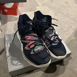 Size 10.5 - Nike Kyrie 5 Galaxy 2018 - Picture 1 of 2