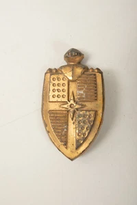 1949 50 Lincoln Cosmopolitan Hubcap (B5B) Emblem (JSF6) Knight Crest Gold Metal - Picture 1 of 5