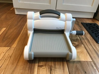 Машина для резки и тиснения Sizzix Big Shot ТОЛЬКО белая/серая - Изображение 1 из 4