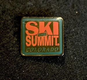 Pin de esquí COLORADO 'SKI THE SUMMIT' novedad insignia estatal recuerdo solapa de viaje - Imagen 1 de 3