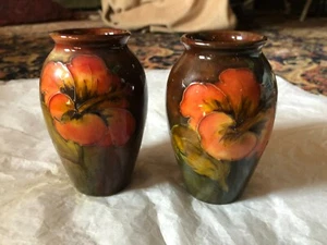 2 MOORCROFT VASEN - TÖPFER DER VERSTORBENEN KÖNIGIN MARY #393 - Bild 1 von 5