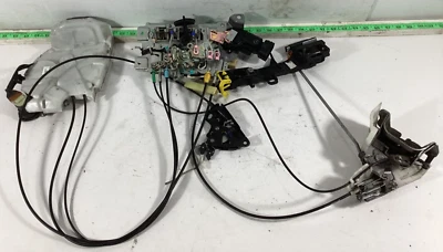 Conjunto de actuador de cerradura de puerta corredera trasera derecha Toyota Sienna 2011-2014 OEM Foto 1 de 4