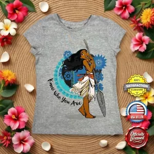 OFICIAL Disney Store Moana NIÑAS MEDIANAS (7/8) Camiseta Camiseta "Know Who You Are" Gris - Imagen 1 de 12