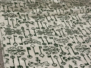 Vintage 1980er Jahre Seide/Satin Stoff 44"" mit schönen Schlüssel Designs cremefarben grün - Bild 1 von 5