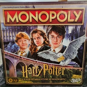 Monopoly Harry Potter Edition Gioco da Tavolo | Una Magica Avventura a Hogwarts Gioco - Foto 1 di 5