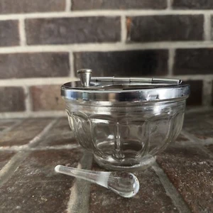 Fuente de soda vintage de 1920 cuenco para aplastar frutas tapa dividida plateada con mazo de vidrio - Imagen 1 de 4