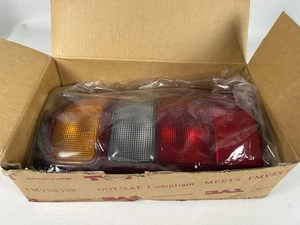 Tail Light Assembly Right TYC 11-5353-01 - Foto 1 di 4